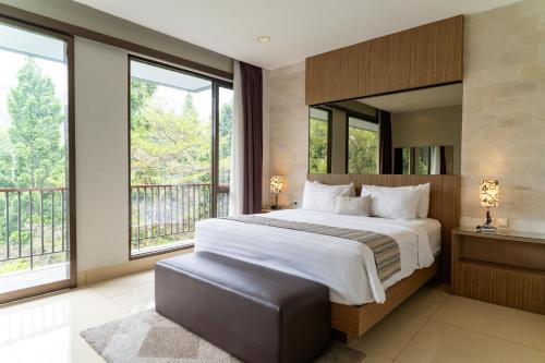 Tulip Hill View Villa 6 Bedrooms With a Private Heated Swimming Pool and a Movie Room and a Billaird Table in Bandung