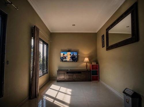 Audi's Homestay 6BR Spacious House in Jogja in Gondowulung