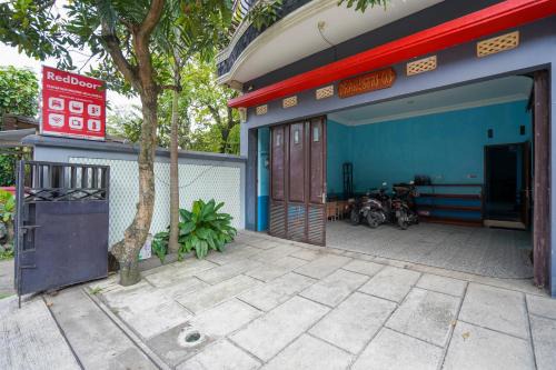 RedDoorz Syariah near Monumen Jogja Kembali