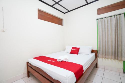 RedDoorz Syariah at Wisma Madukismo UMY