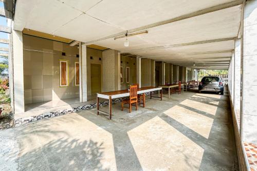 RedDoorz at Villa Camry Ujung Genteng