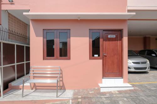 RedDoorz Syariah Miyona near Siliwangi Semarang in Kalibanteng-kidul
