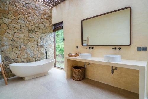 Villa Kali Maa Stylish 3BR 5 Min Walk to Beach