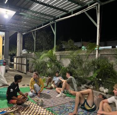 Selong belanak surf hostel in Selong Belanak