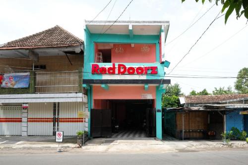 RedDoorz near Sunrise Mall Mojokerto in Mojokerto