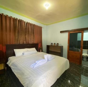 Kurnia family home stay in Huu
