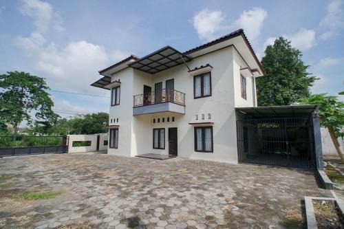 Grand Purwomartani Homestay Jogja