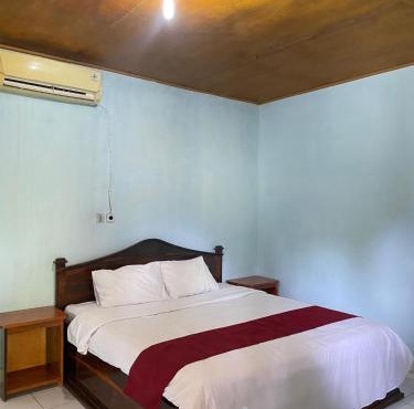Kurnia family home stay in Huu