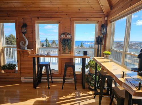 Panoramic Sunrise House in Terence Bay