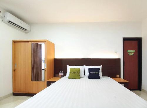 Urbanview Sibayak House near Stasiun Kediri
