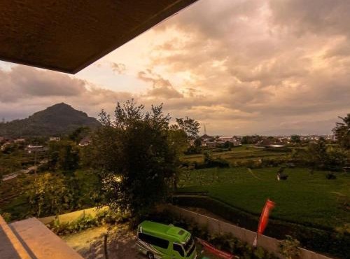 DinHam Sunrise Villa dekat Jatim Park 3 Private pool 3kt full AC in Karangploso