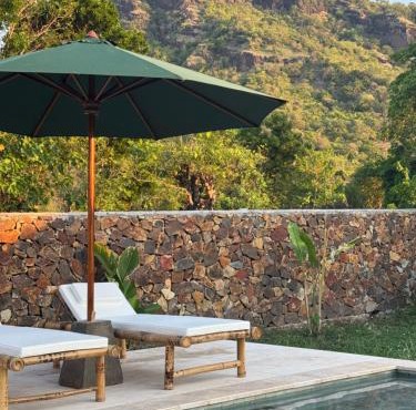 NIRA Surf Villas in Maluk