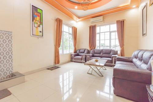 Urbanview Hotel Rifal Home Tegal in Tegal