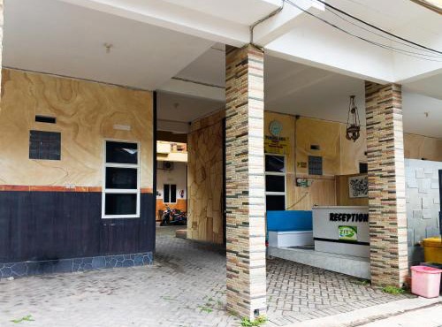 De Zity Homestay RedPartner near Alun Alun Jember