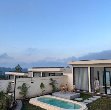 Rumah pinggan private pool in Kubupenlokan