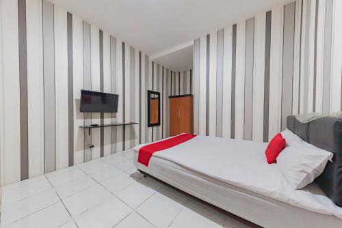 RedDoorz at HSP Guest House Samarinda in Samarinda