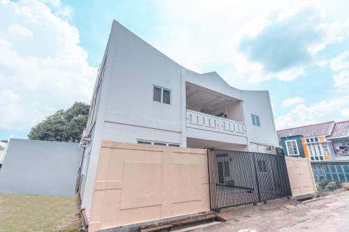 OYO Life 2658 Kost Rasyamada