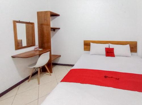 RedDoorz Syariah near Universitas Jenderal Soedirman 3 in Purwokerto
