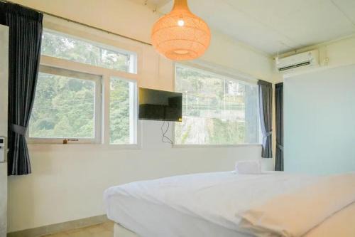 Urbanview Wisma Nirwana Tretes near Cimory Prigen