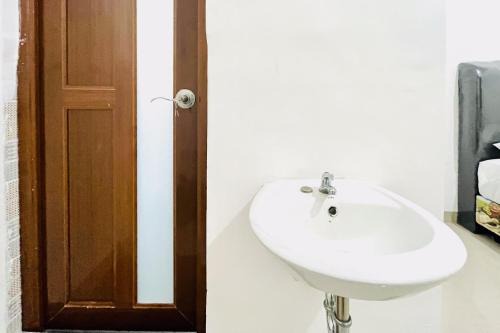 RedDoorz at Orien Guesthouse Pematang Siantar