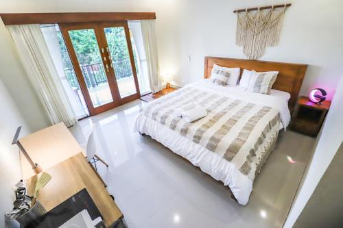Modern Room w/ Desk, Kitchenette & 2 Rest Zones-1 in Ubud
