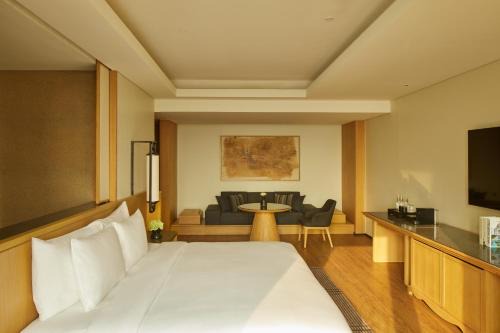 Hotel Tentrem Jakarta
