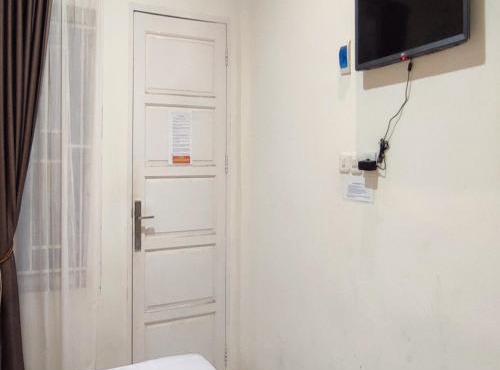 RedDoorz Syariah at Khalifi Guest House Padang in Padang