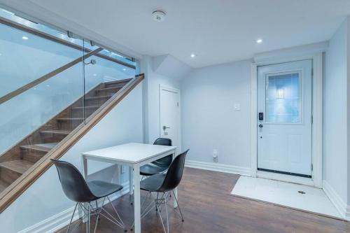 Luxurious and Spacious 4BR Home Near Downtown in Burlington
