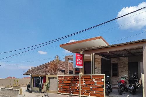 RedDoorz near BNS Batu