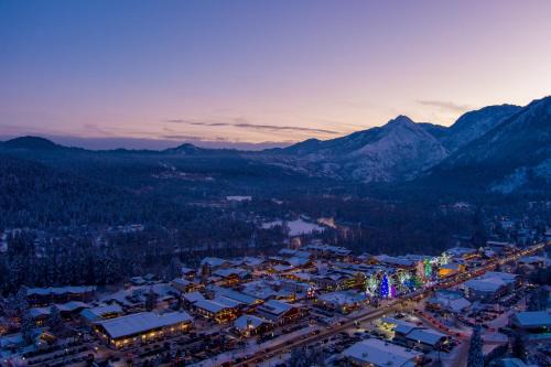 Icicle Village Resort 